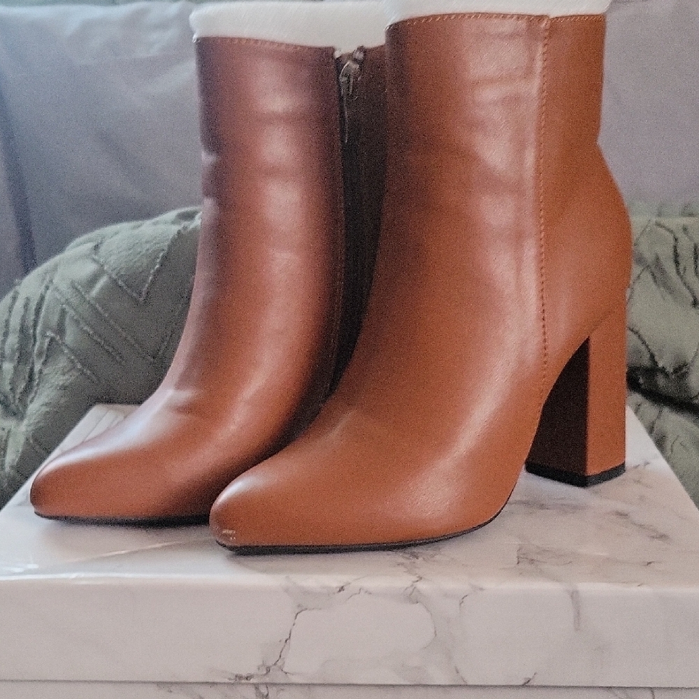 SHEIN Tan Heeled Boots with Block Heel and Side Zipper